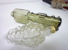 京都市東区の出張買取にて「機関車型瓶&ぶどう型瓶 変わり型 ガラス瓶」をお売りいただきました　リサイクルマート京都伏見店
